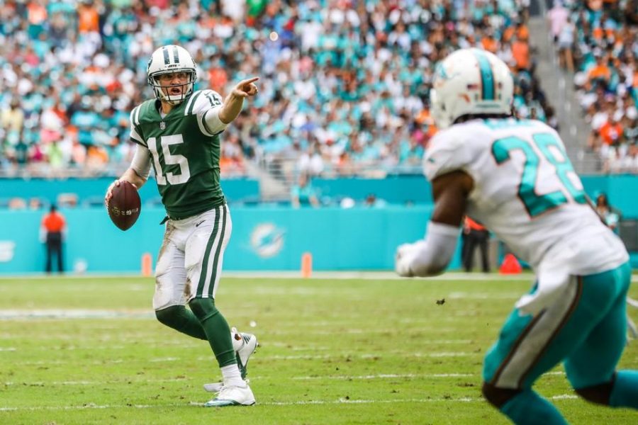 New York Jets quarterback, Josh McCown directs traffic before finding tight end, Austin Seferian-Jenkins in the end zone in New Yorks 31-28 loss to Miami in week 7.  McCown now ranks as the 13th fantasy quarterback in ESPN standard league formats. (Via newyorkjets.com)