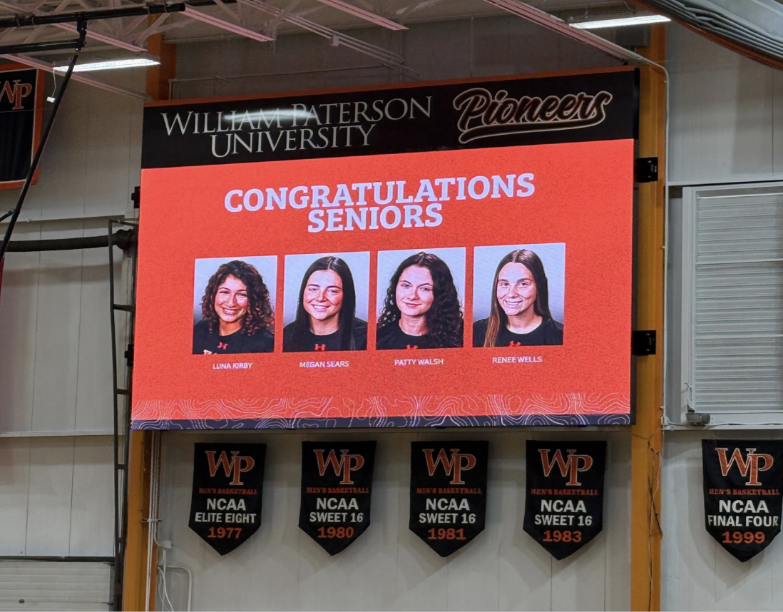 Women’s Basketball Clinches Win During Senior Day Celebration