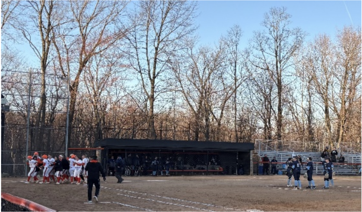 Pioneers Split Doubleheader With Bloodhounds Behind Big Game One Rally